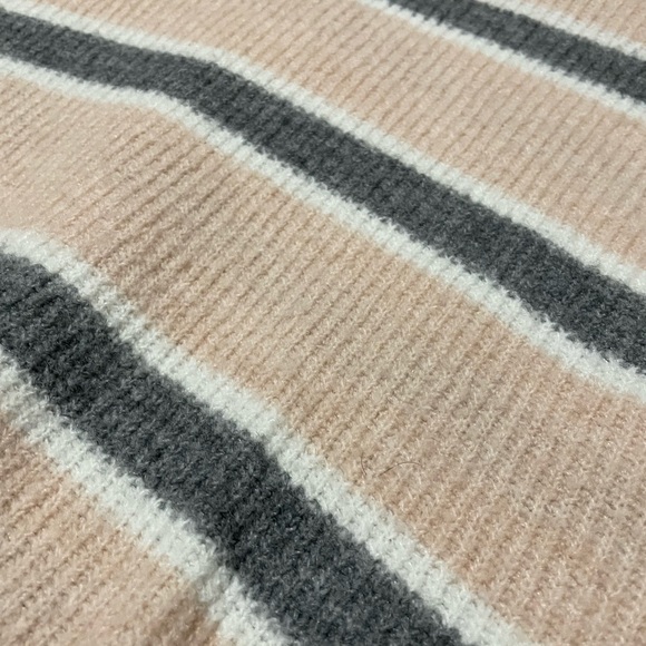 Knit cropped sweater - Picture 2 of 3